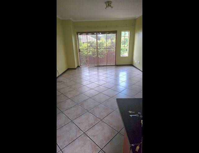 3 bed property to rent in BELLAIRSPARK